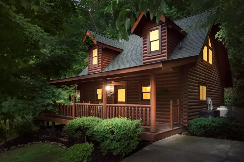 Grin and Bear It log cabin