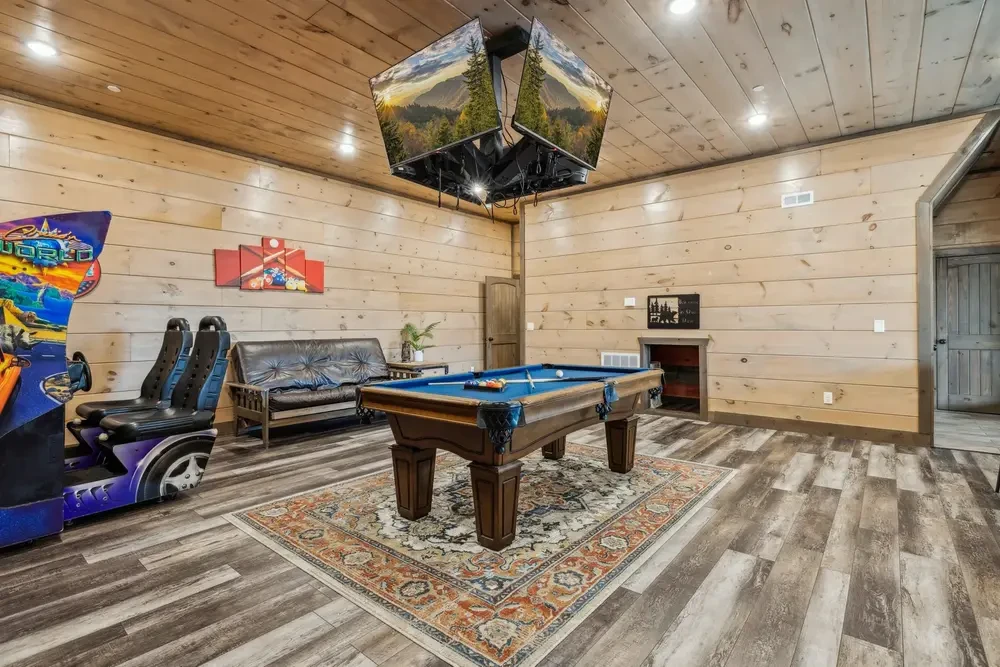 Grand Splash Lodge game room