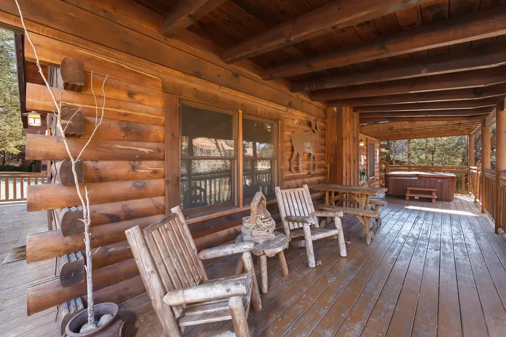 Moose Tracks cabin deck with hot tub