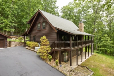 Wolf Den pet friendly cabin