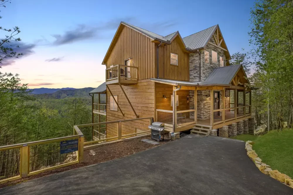 The Hidden Owl Mountain Lodge cabin with mountain view
