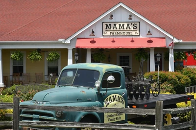 mamas farmhouse is one of the top breakfast restaurants in Pigeon Forge