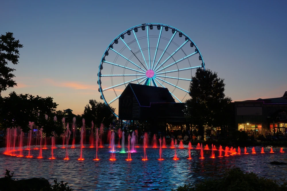 the island in pigeon forge at night