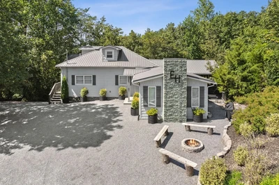 emory house is one of our large cabins in Pigeon Forge