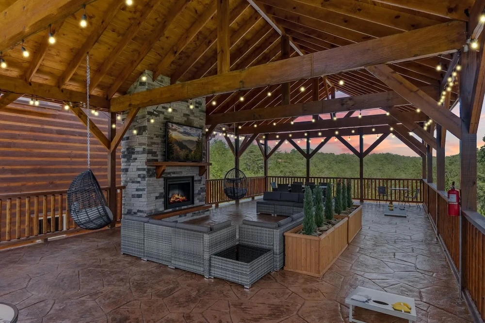 splash mountain lodge is one of our large cabins in Pigeon Forge