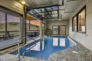 Grand Splash Lodge pool and hot tub with mountain view